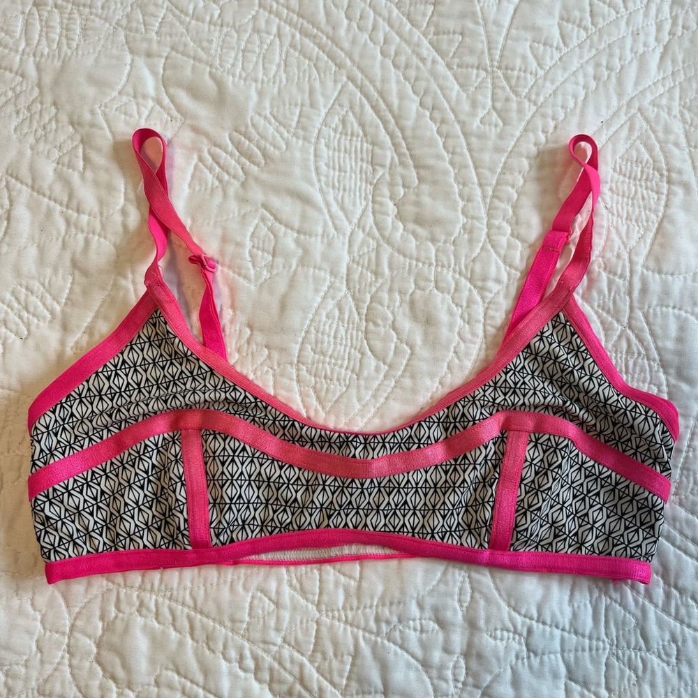 Victoria’s Secret PINK Black & White Geometric Pink Trim Swim Bikini Top